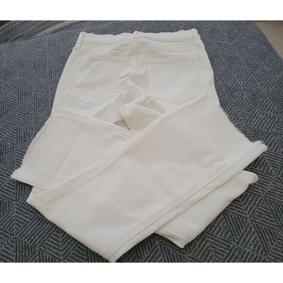 J.Crew 10" Demi-Boot Crop Jean in White Wash Size 26 NWT BQ298 - Picture 4 of 9